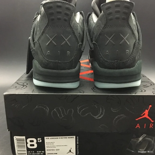 Trendy 922 4 Kaws Jordan 930155-001 Retro Black 0606